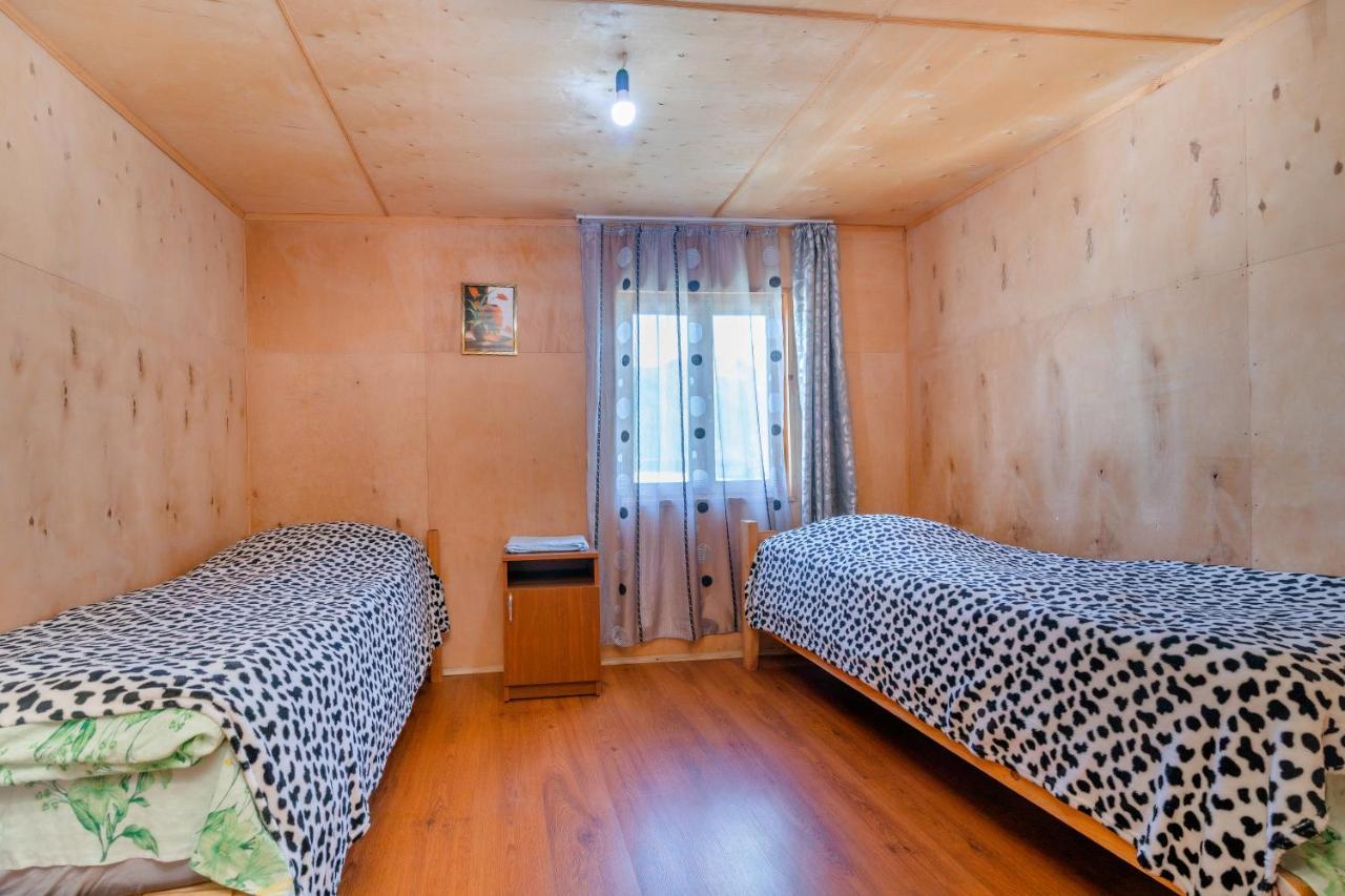 Guest House Old Omalo Bagian luar foto