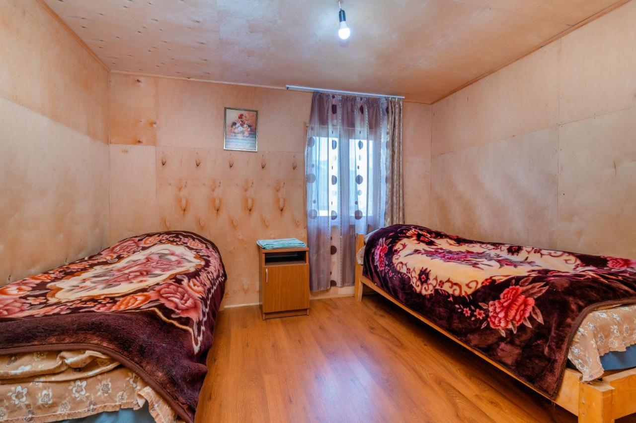 Guest House Old Omalo Bagian luar foto