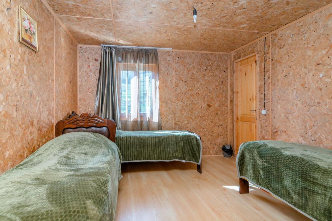 Guest House Old Omalo Bagian luar foto