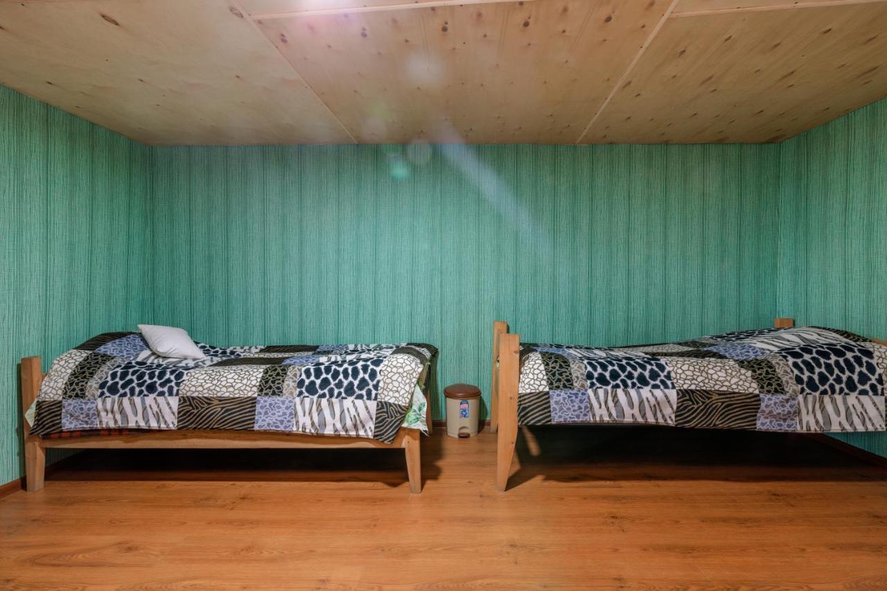 Guest House Old Omalo Bagian luar foto