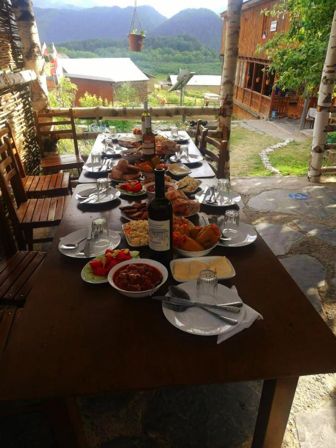 Guest House Old Omalo Bagian luar foto