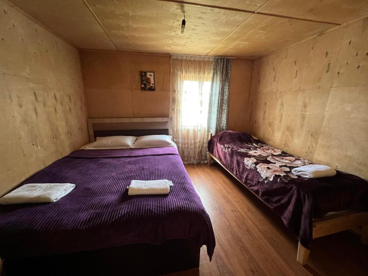 Guest House Old Omalo Bagian luar foto